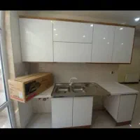 در کابینت هایگلس یکسال کارکرده در حد نو