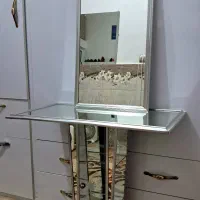 تلفن رومیزی وآینه کنسول