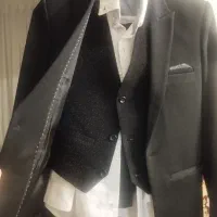 کت و شلوار با پیراهن و کفش ورنی