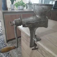 آبمیوه گیری قدیمی یا چرخ گوشت