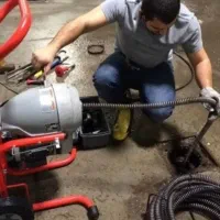 تخلیه چاه لوله بازکنی رفع نم و بو فنر زنی