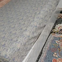 تخت خواب راحتی یک نفره بسیار تمیز و سالم