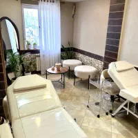 اجاره تخت سالن زیبایی اکستنشن مژه و پاکسازی پوست