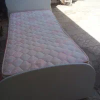 تخت خواب یک نفره همراه با تشک