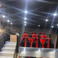 متصدی سینما 6 بعدی