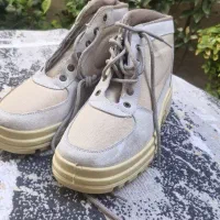 کفش کوهنوردی سایز 41 به 42 هم میخوره