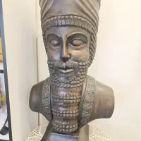 مجسمه کوروش کبیر