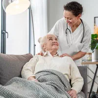 استخدام پرستار و کار منزل خانم حقوق بالا