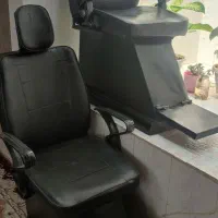 دو عدد. صندلی