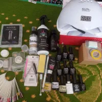 یه سری وسایل کاشت ناخن