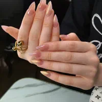ارائه تمام خدمات فقط ۵۵۰کاشت ناخن و میکاپ و شینیون