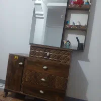 میز آرایشی همراه صندلی نشیمن