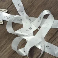 چاپ روی انواع ساتن و لیبل‌های ساتن و تایوک و...