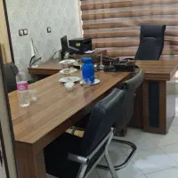 فروش میز کنفرانس به سه صندلی