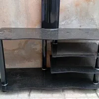 زیر تلویزیون شیشه ای.  تمیزروسالم ومرتب