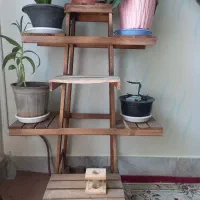 جاگلدانی چوبی برای ۸ گلدان گل