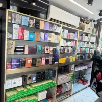 یک سری ویترین مغازه برای آرایشی بهداشتی و غیره
