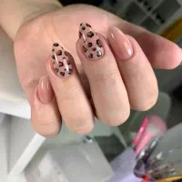 آموزش کاشت ناخن و خدمات کاشت ناخن