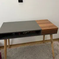 میز تحریر در حد نو