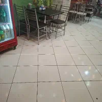 کارگر جهت کار در فست فود