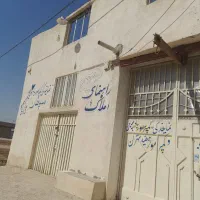 دو دهنه مغازه با یک اطاق طبقه بالا با دورچینی