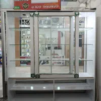 ویترین و میز