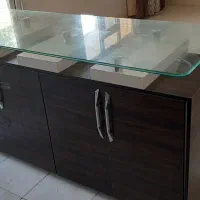 میز ام دی اف با صفحه شیشه ای