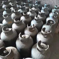 تعدادی کپسول گاز پرسی وبوتان