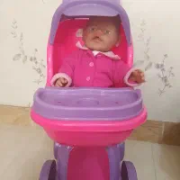 تعدادی عروسک و کالسکه