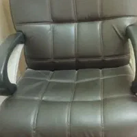 صندلی چرخ دار چرم