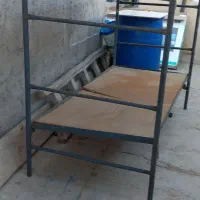 تخت محکم آهنی