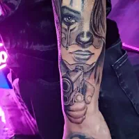 اجرای تاتو بدن
