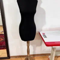 مانکن فایبرگلاس پایه چوبی