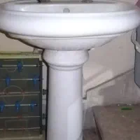 روشویی پایه دار با شیر
