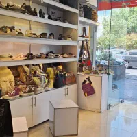فروشنده ی برند کیف وکفش