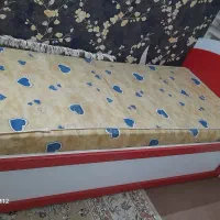 تخت نوجوان