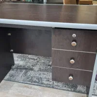 میز و صندلی و کتاب خانه دفتری