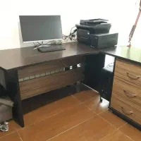 میز اداری ال و صندلی و کتابخانه