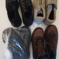 چهار جفت کفش نو ویژه کار در کارگاه