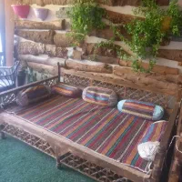 تخت چوبی