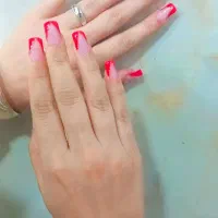 نیازمندمدل برای کاشت ناخن . هزینه مواد گرفته میشود