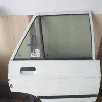 در پراید سمت راست عقب