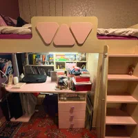 تخت یک نفره بالسا دارای کمد، میز تحریر، کتابخانه