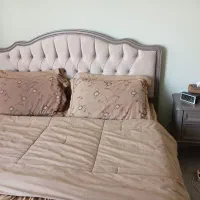 تخت دو نفره ۱۸۰ و دو عدد پاتختی زیبا
