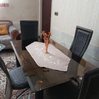 میز و صندلی نهار خوری بسیار تمیز
