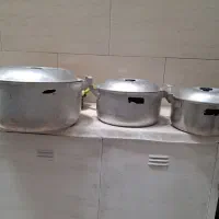 تعدای قابلمه روحی قدیمی