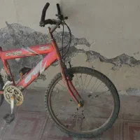 دوعدد دوچرخه 24 نیازمند تعمیر