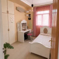 تخت خواب و میز تحریر