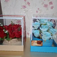 دو عدد گل رز مصنوعی شیشه ای
