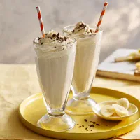 فروشندە شیرموز و ابمیوە